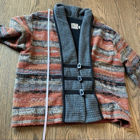 Super cute BOHO sweater 3 button and loop - Picture 8 of 11